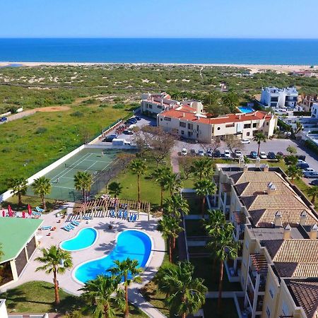 Praia Da Lota Resort - Beachfront Apartments Manta Rota Exterior photo